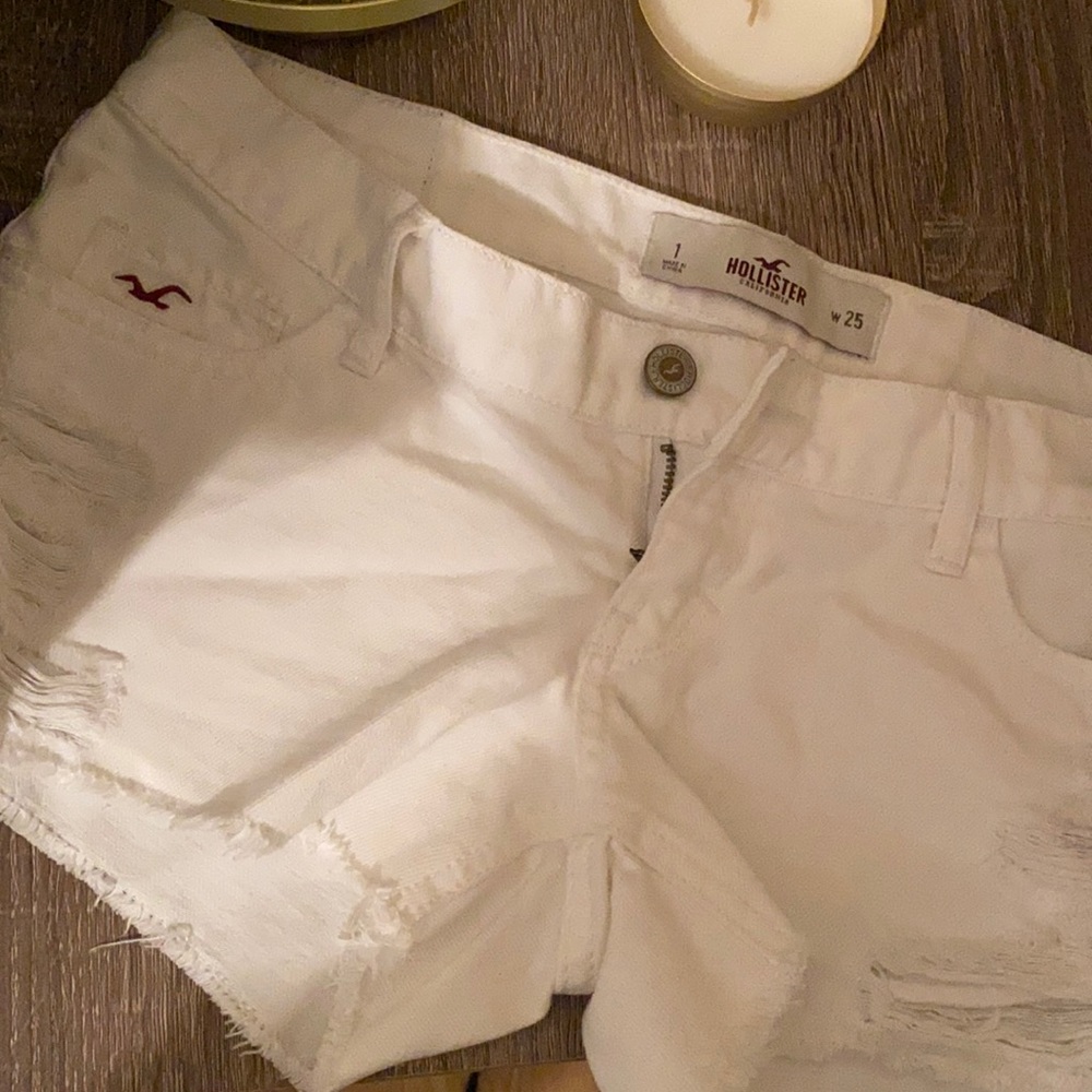 White Hollister shorts